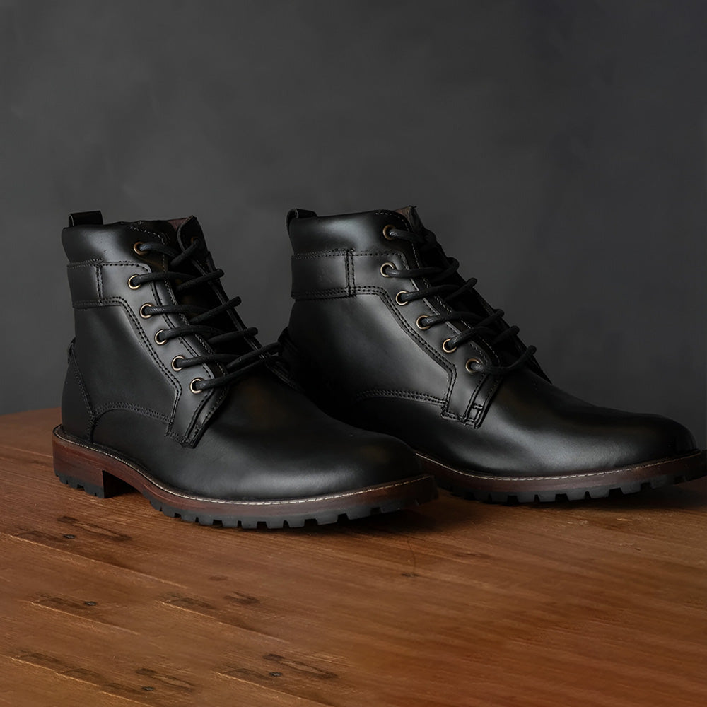 Coturno Masculino de Couro Preto Otávio