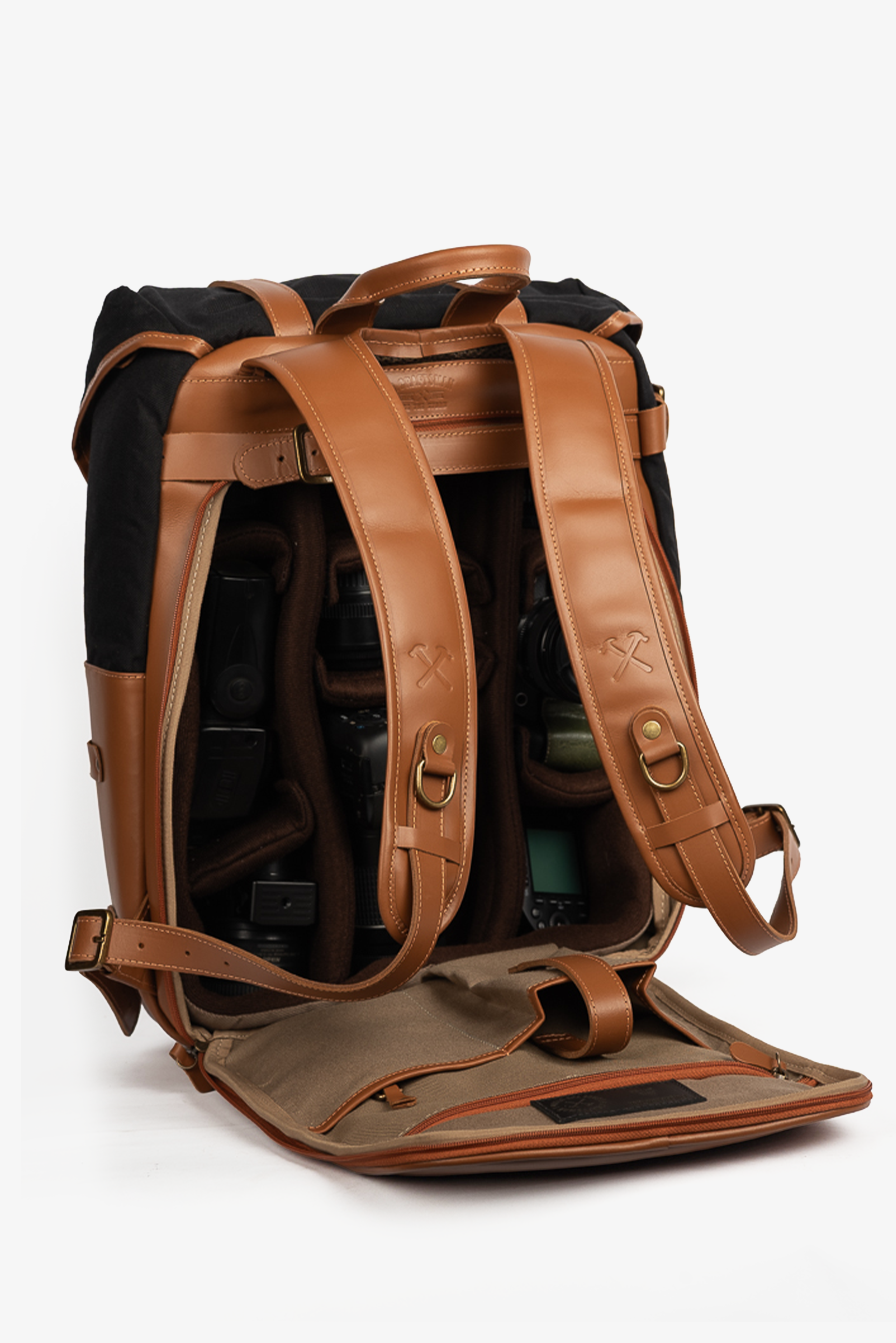 Mochila Couro Caramelo Lona Preta Arya