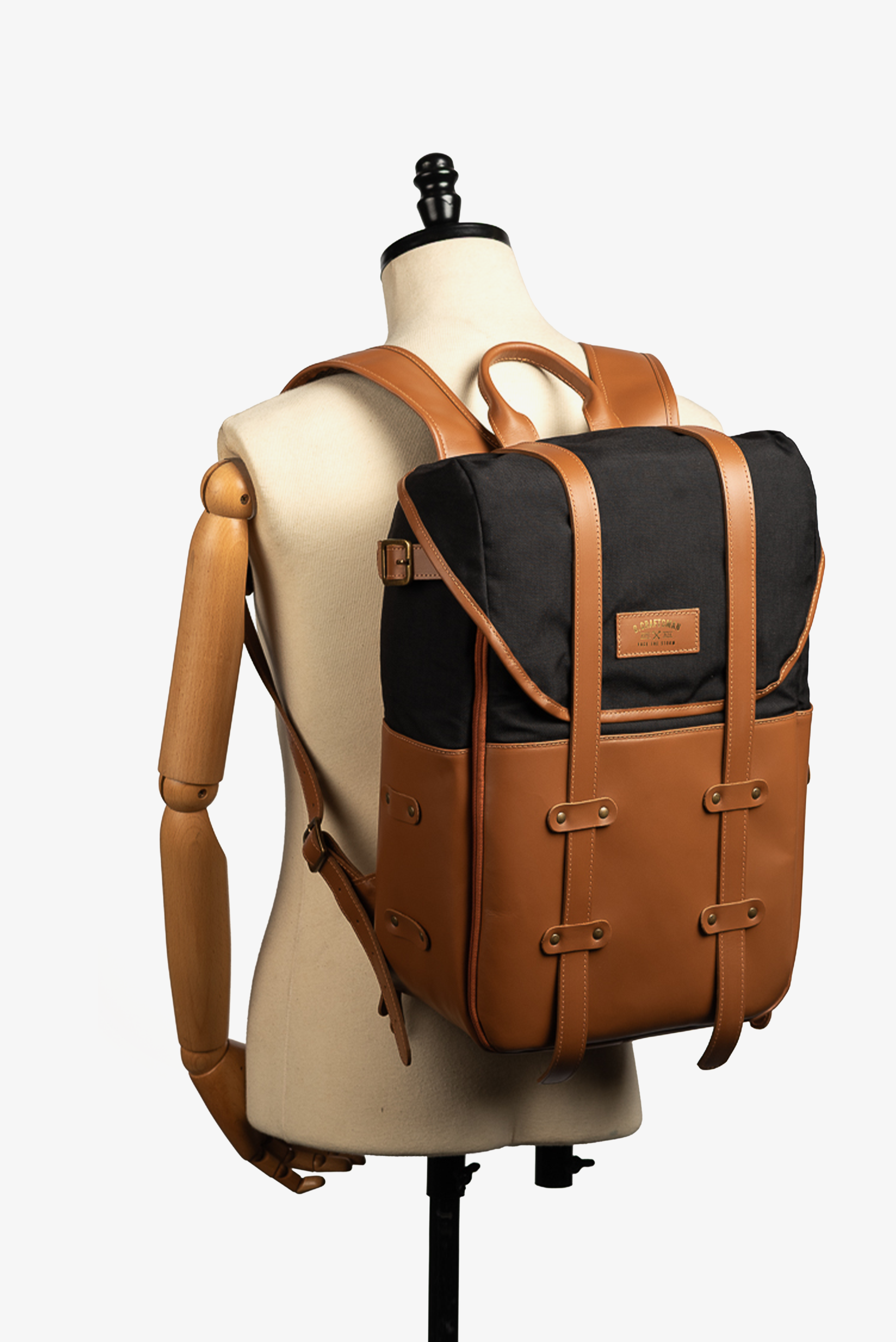 Mochila Couro Caramelo Lona Preta Arya