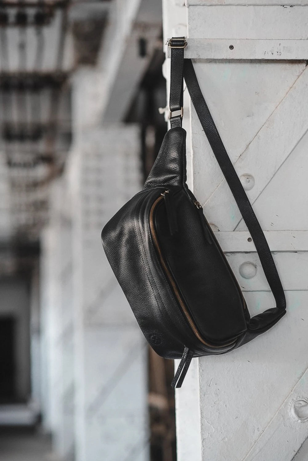 Pochete Couro Preto Athena