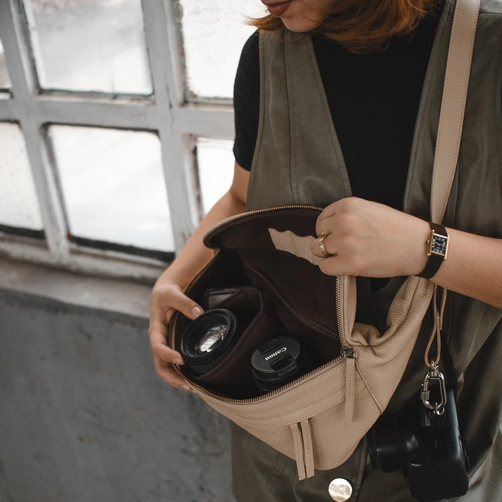 Pochete Couro Preto Athena