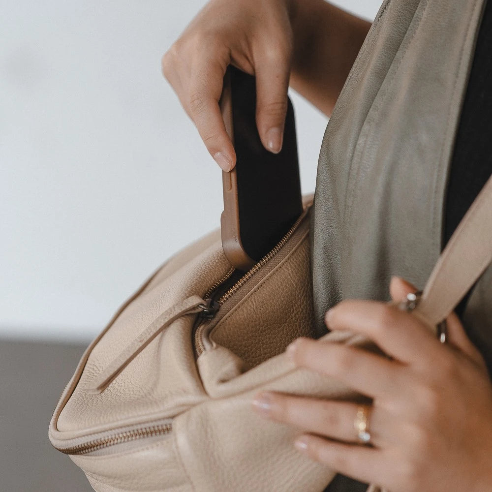 Pochete Couro Caramelo Athena