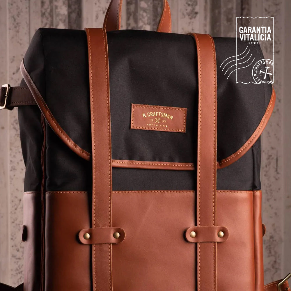 Mochila Couro Caramelo Lona Preta Arya