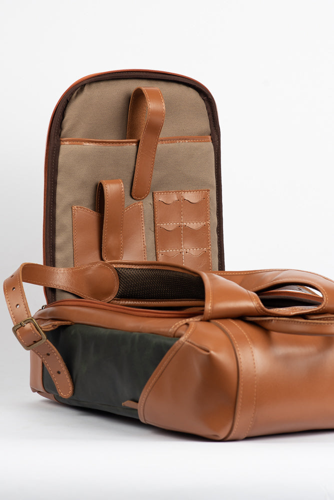 Mochila Metamorphosis Couro Verde com Couro Caramelo